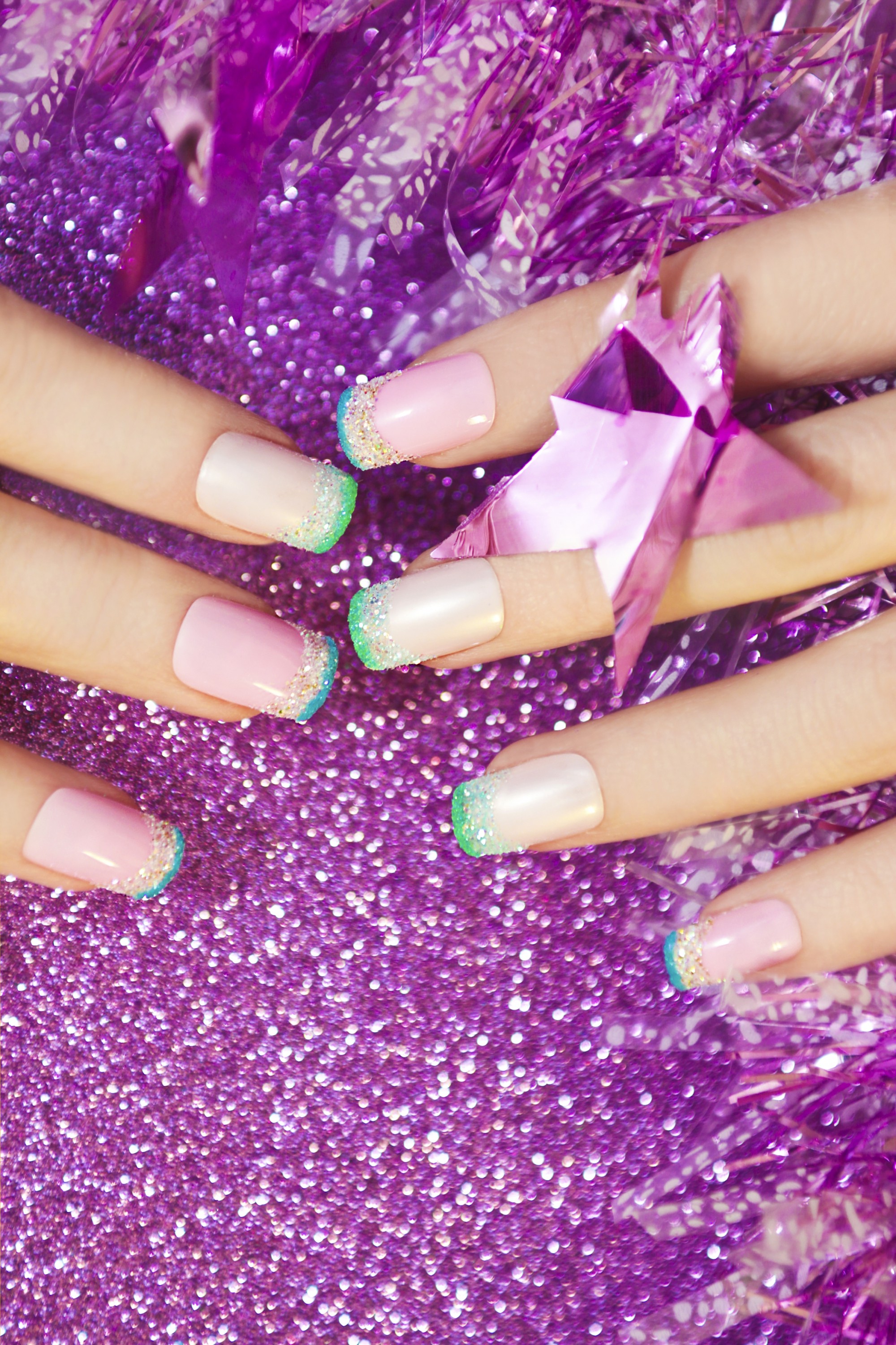 L\u0027ANSM alerte sur les risques des faux ongles.
